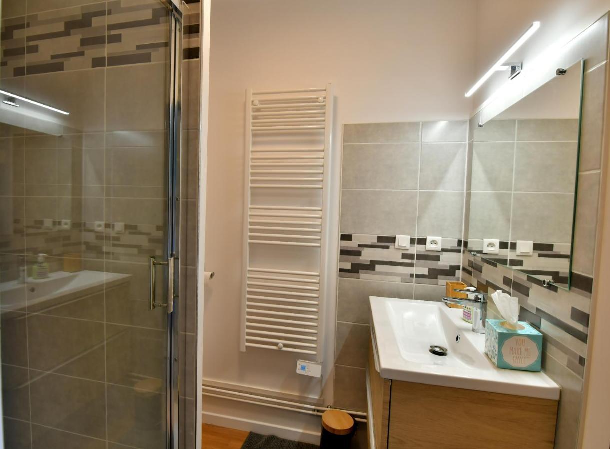 Le 44 - T2 rénové moderne et confortable en centre-ville Montluçon Exterior foto